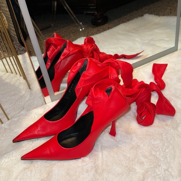 Balenciaga pointy red heels - Picture 3 of 8